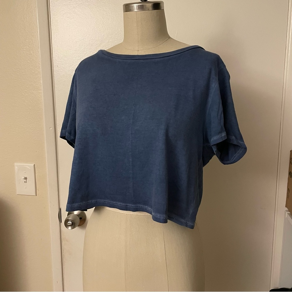 Forever 21 blue cropped tee with a relaxed fit size small
